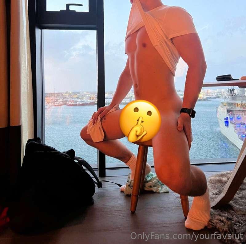 Whole lotta cock & hole🥵 where u putting that mouth first?😜👅
