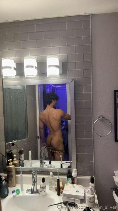 Do my ass deserve to be licked?