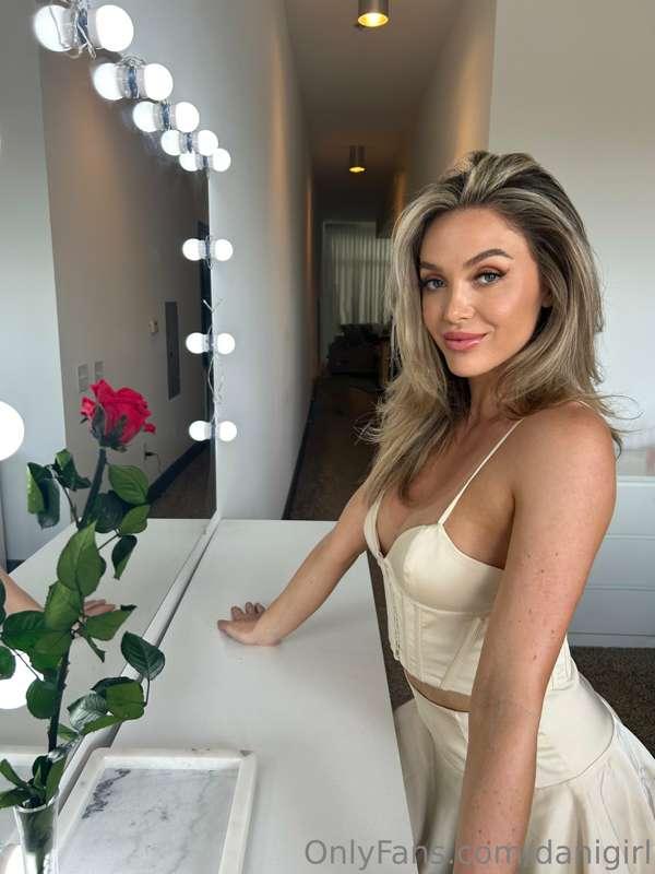 Ready for brunch with my girls 💕🍾