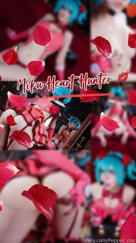 An invitation to an exclusive concert by vocaloid Miku Hatsune in honor of Valentine's Day. 💕 I will sing you the sweetest love songs and treat you to chocolate 🤎 
And you get an invitation to my dressing room after the concert! Lots of booty and boobs pics, but my body is your favorite sweet, right, honey? 🍓

#cosplay #closeup #booty #mikuhatsune #hatsunemiku #ass #ahegao #anime 