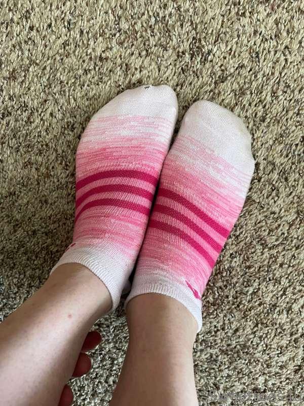 Just got back from the gym. These socks are smelly!!! 😘 🦶🏻 👃