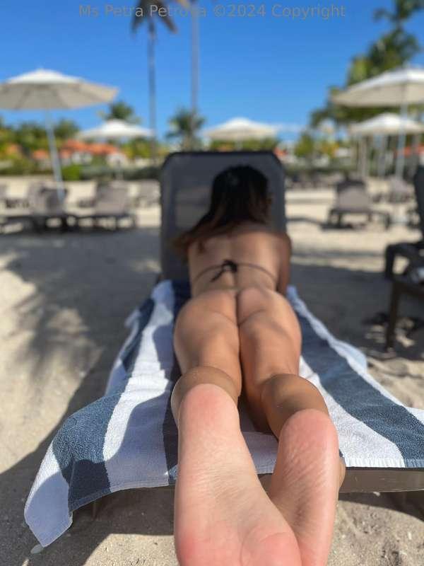 stay warm boys🍑 ☀️