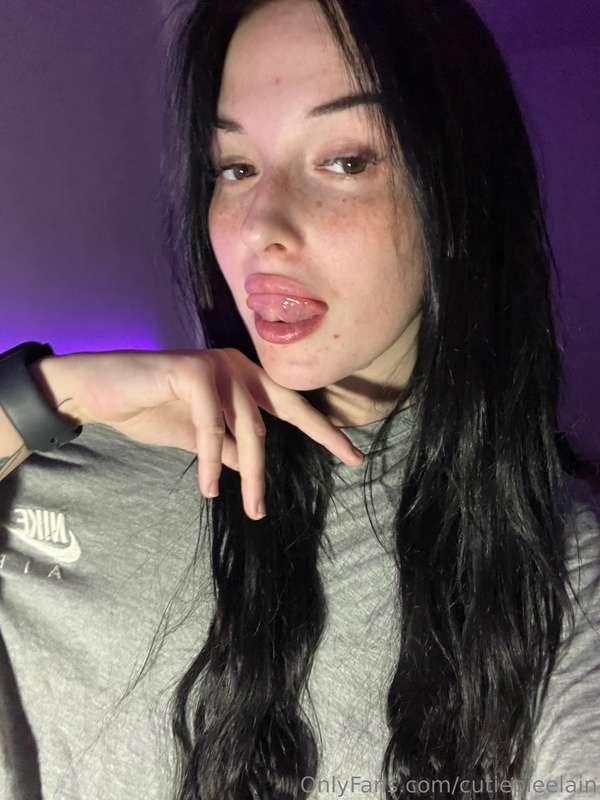 im the only distraction you need for tonight