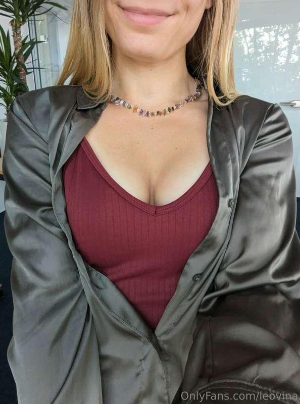 Happy Casual Friday ✅ at the office... 🔥