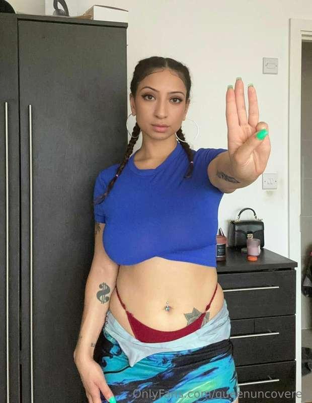 queenuncovered image #0