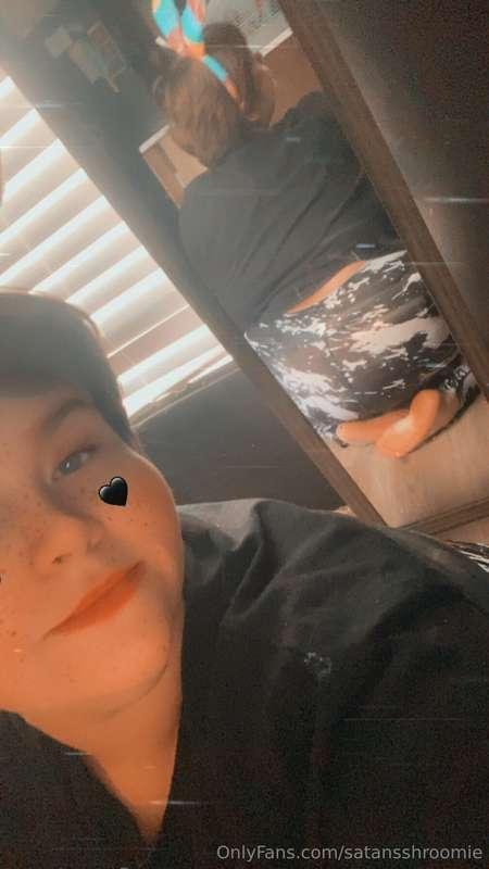 ITS MY BIRTHDAY!!!! Who wants to spoil me ☺️