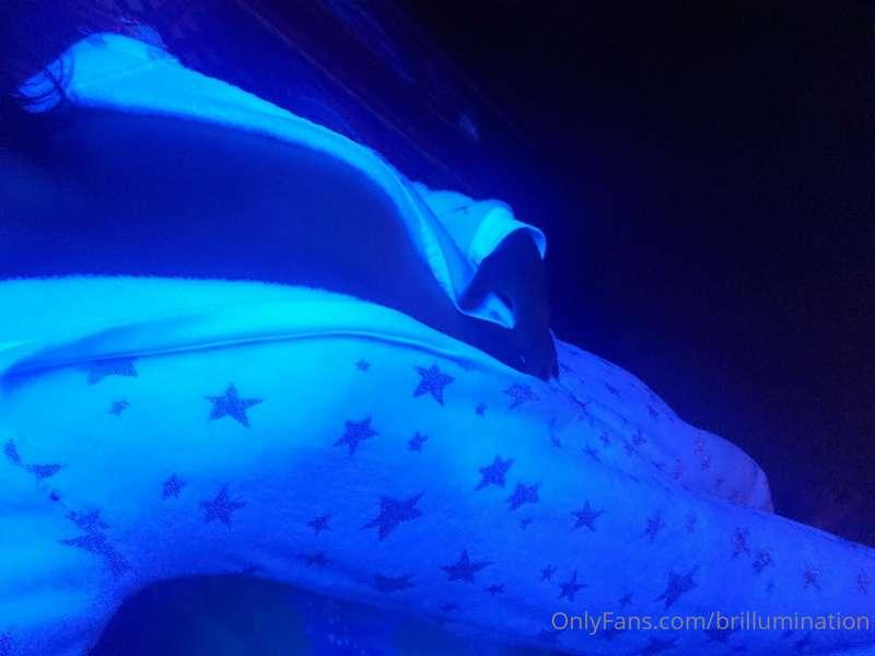 Should I play around with the blacklight later yall? ^.-