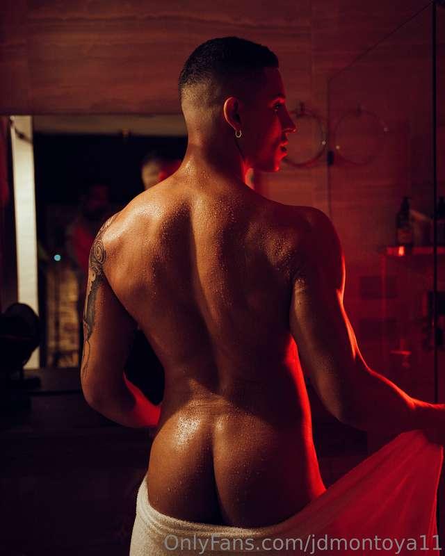 Quieres secarme la espalda 😜💦