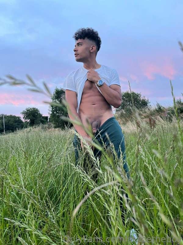I can feel hot everywhere🥵🥵