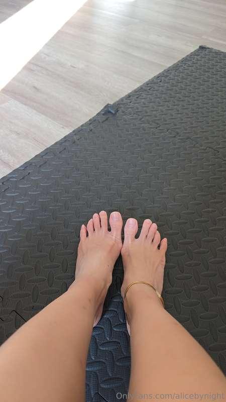 I wonder who was the first person to find feet sexy...  Well..