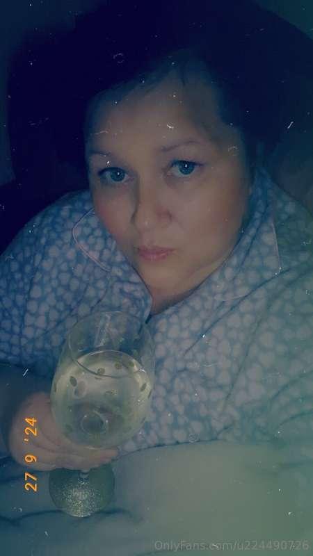 All snuggled up with a wine, bliss 😊 xx