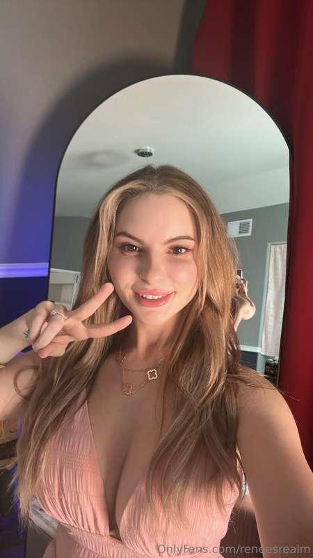 can’t look away, can you? 👀 