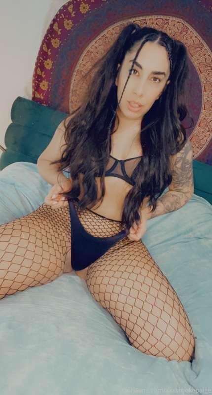 🌷 Wishing you were cumming on my face and chest right now 👀🤍..
