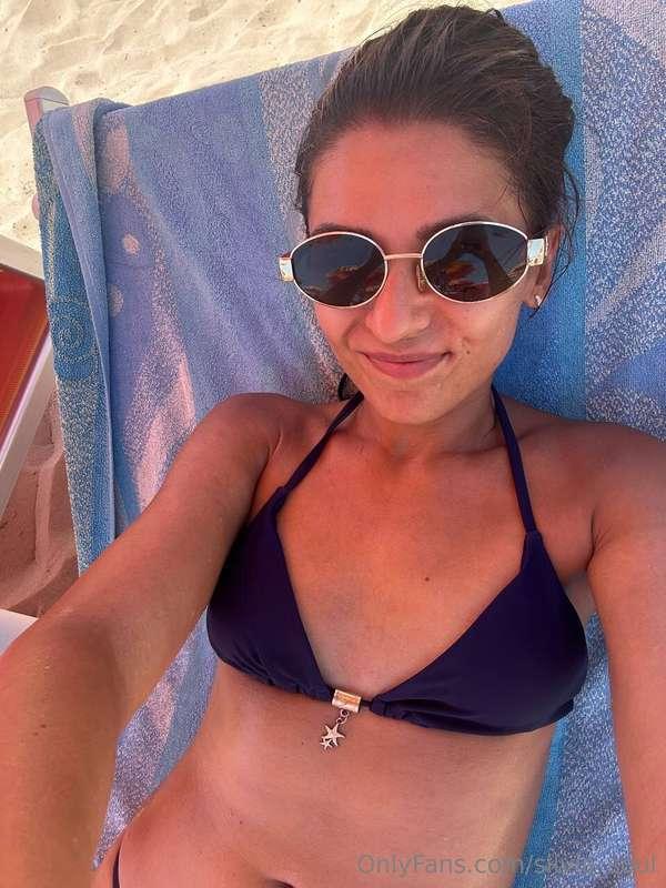 Sunscreen, the most important thing on the weekend for me😅 i..