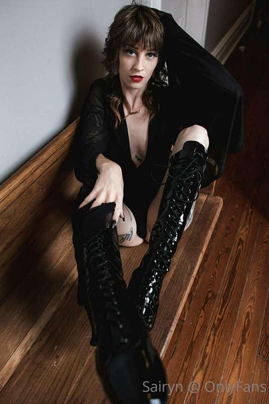 Check your inbox babes. Posting some hot stuff on @sairyn ! ..