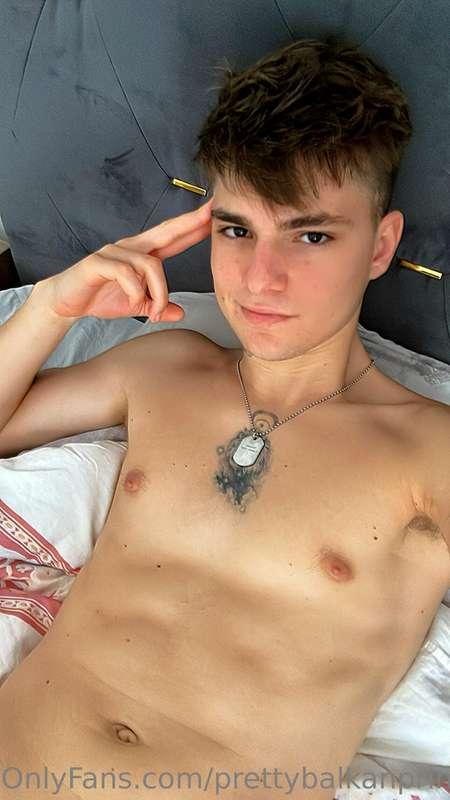 Wanna lay in bed with me after some workout? 🫢💦