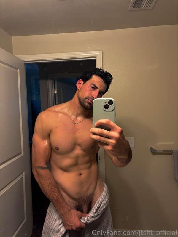 If you’re not following @hectoralopez on OnlyFans yet… what ..