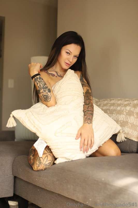 PILLOW FIGHT! 🤩