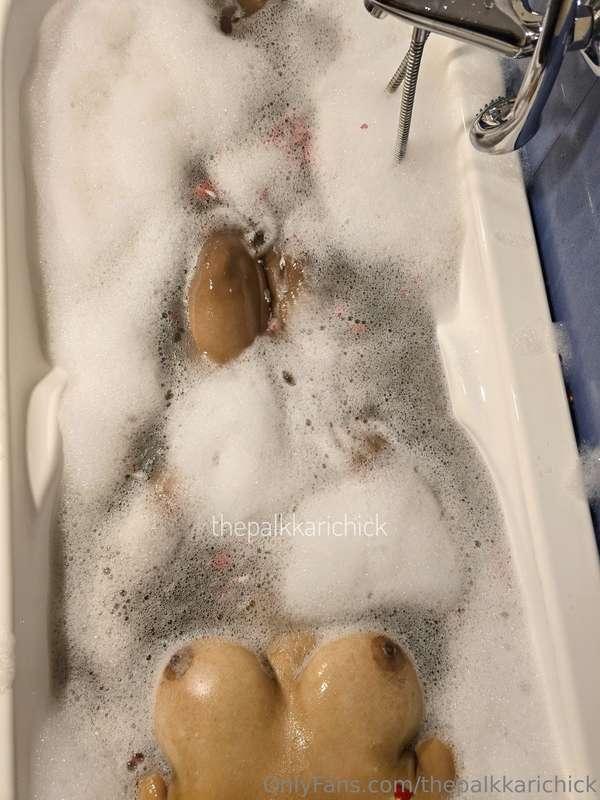 The bath tub, soapy bubbly water and me 🫧❤️! 20/21