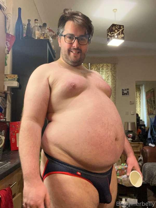 Wow I feel fat today 😈 please make me so much fatter 🥵