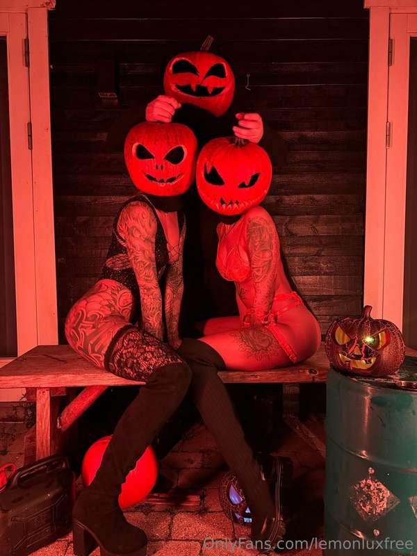 Wanna celebrate halloween with us? 😏🎃