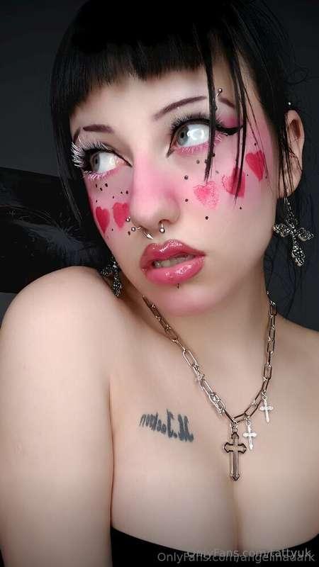 The hottest goth girl @angelinadark🌶just started her sex lif..