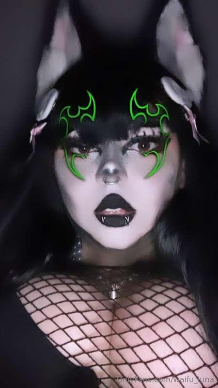 I should be paid to look this hot smh instead I paid for eve..