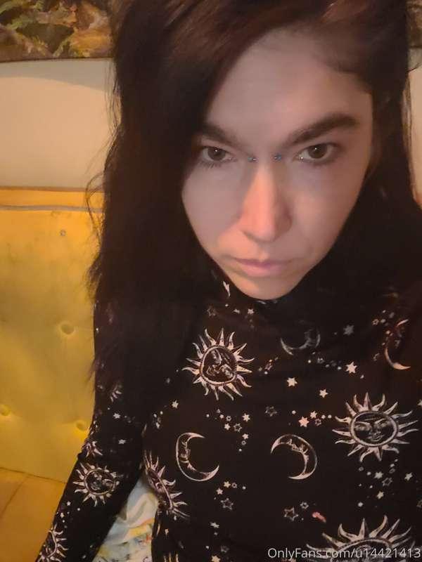 My just woke up look .My dog woke me up at 6am she had to go..