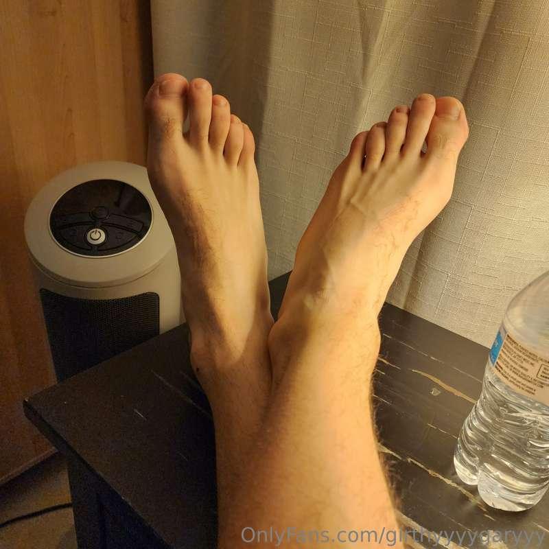 Bare feet! 🦶🦵
