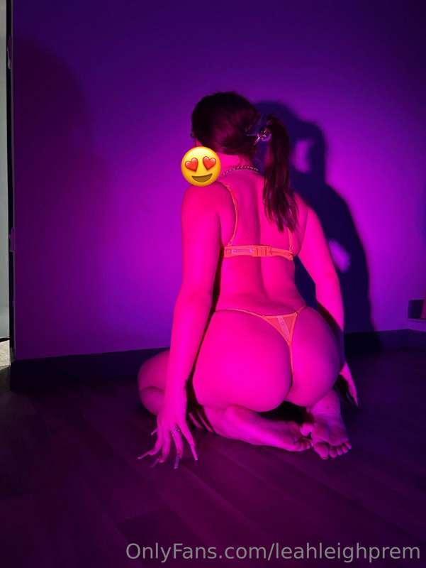 😈