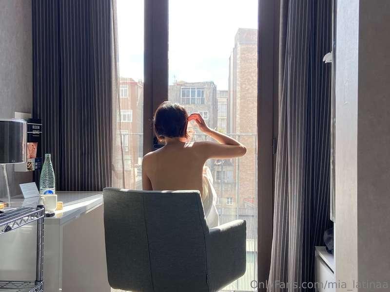 im waiting for you to cum here🫣