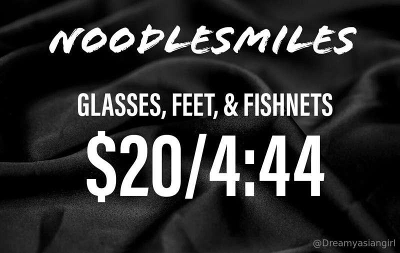 NEW Video!✨
Glasses, Feet, & Fishnets 🖤👓
(4:44 - Feet) $20

..