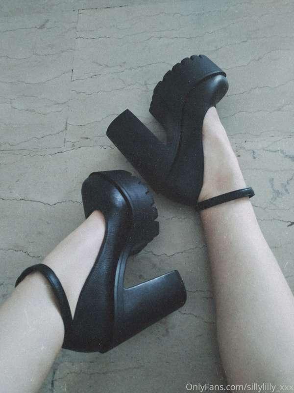 Feeling hella dominant in these shoes. Makes be wanna tie a ..