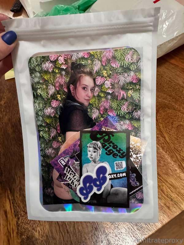 The fan packs are selling fast! Get one before I take off tr..