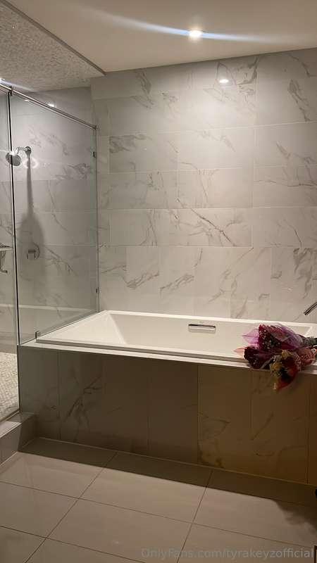 LOVED this tub 😩💦