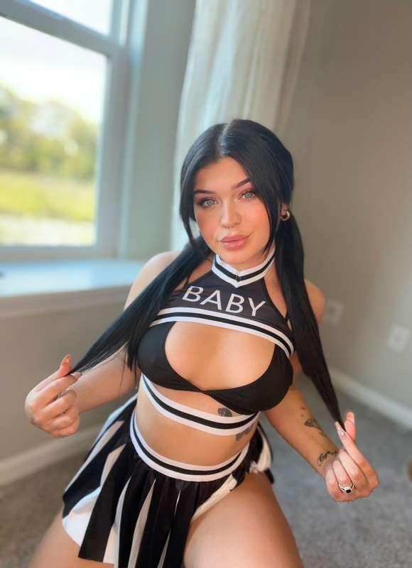 babyyyyyy slide in my dms 🤭