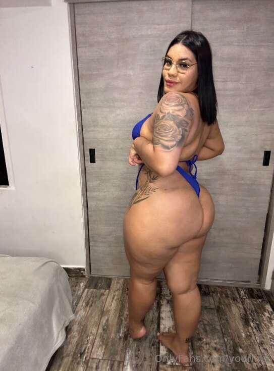 Feel free to double-tap on this stylish post 🍑