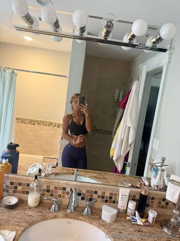 emiiixox image #0