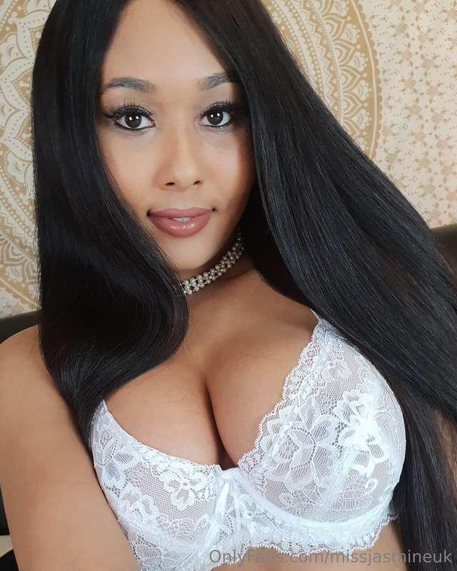 Lace lingerie is my fave 😍