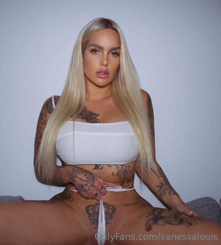 Do you want to see my daily nudes?🥵🔥

Discount almost ending..