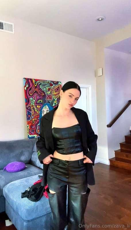 sometimes black isn't just a choice, it's a state of mind 💖🙈