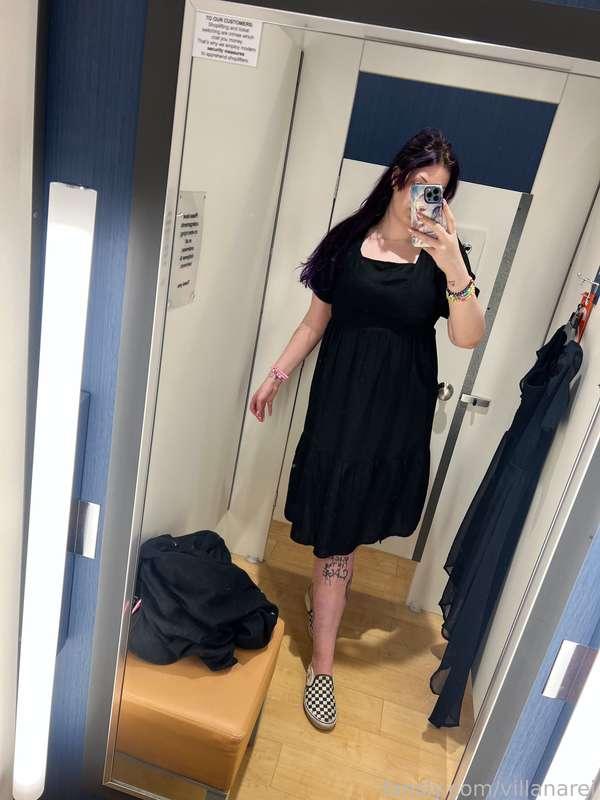 Tried this dress on yesterday and I’m kinda regretting not getting it, it was so pretty 🥺

#fyp #tall #tallgirl #goth #gothgirl #altgirl #alternative #purplehair #thicc #tattoos #inked #dress #cottagecore #blackdress #dressingroom