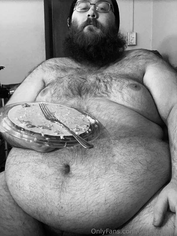 It was so hot to eat this cake! Makes me just crave more hon..