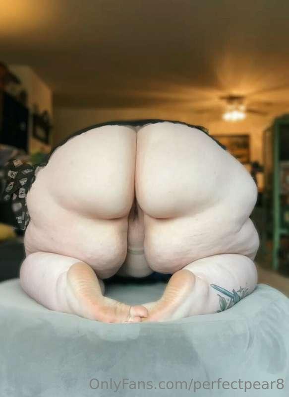My pussy looks extra cute from the back ☺️ Am I wrong?