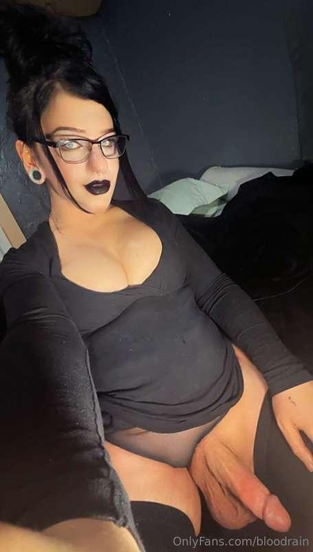 Do you think I’m hotter with or without glasses? 🤔😘My power ..