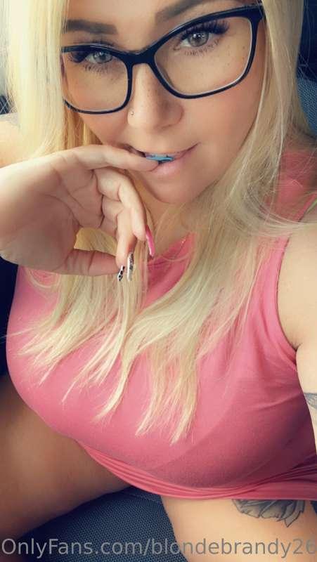 Good afternoon hunnies!!! Finally got a phone again.
