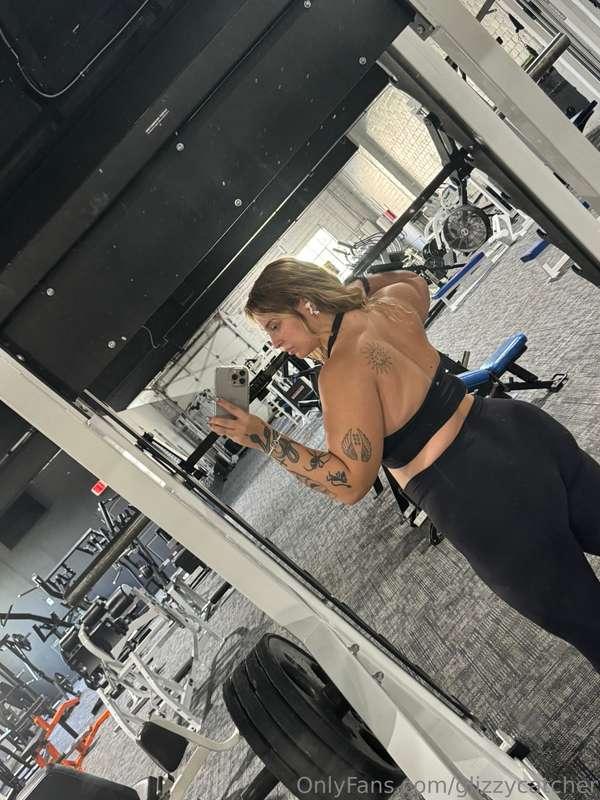 I need to do upper body wayyyy more lol
