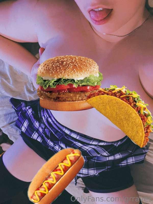So I heard you guys like hotdogs orrr???🌭

My last strap on ..