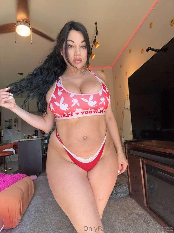 You know where to go to see the back 👀👀👀