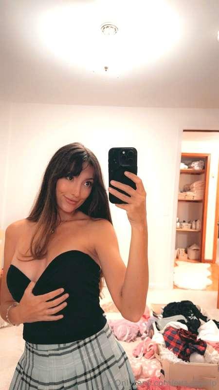 Tell me I am your only girl 😉